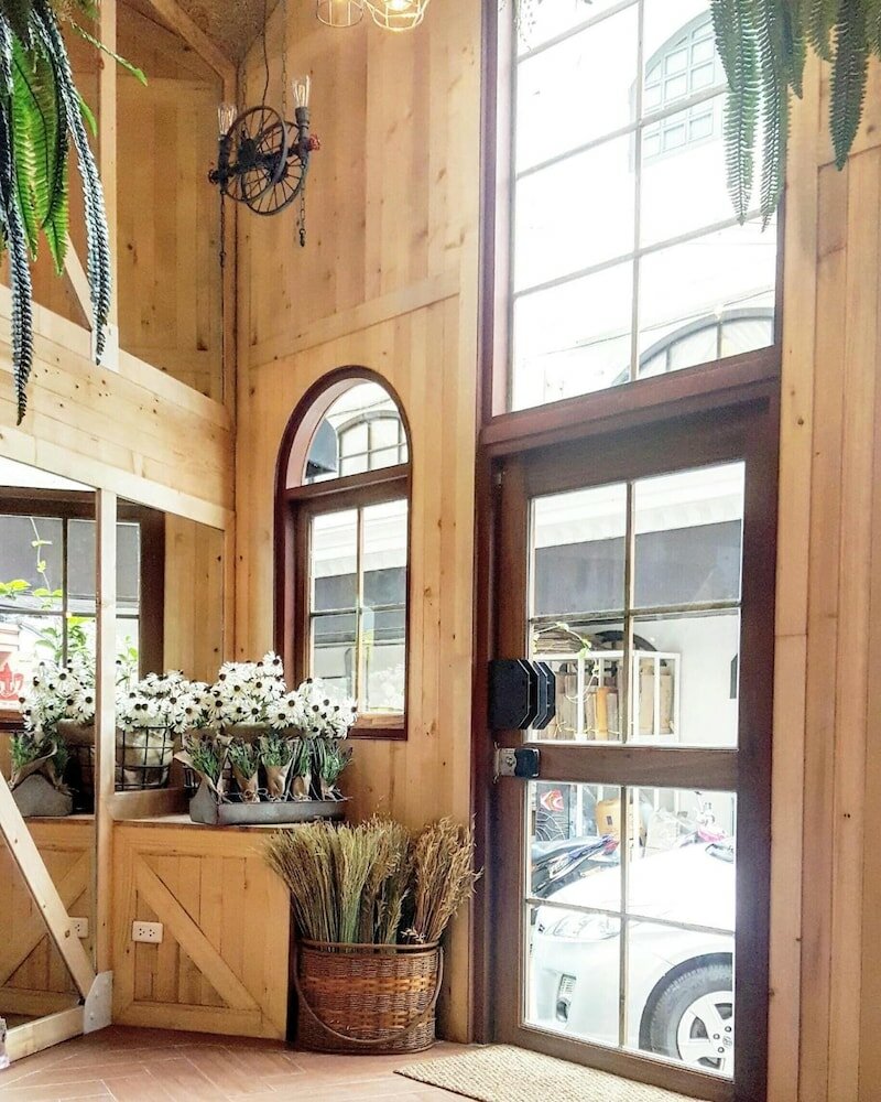 Фото Barn and Bed Hostel