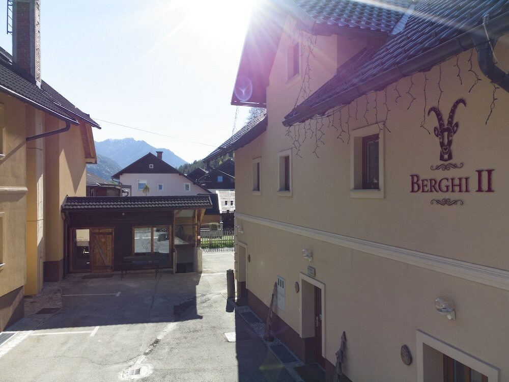 Фото Apartment House Berghi