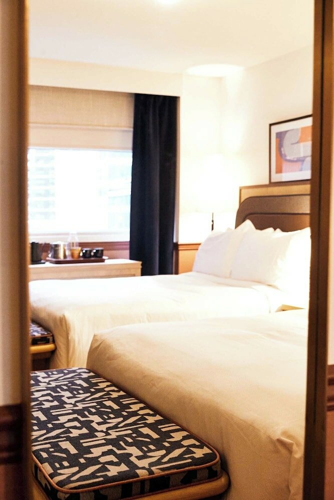 Фото Strathcona Hotel