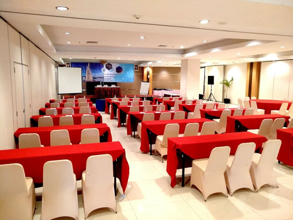 Фото Transera Hotel Pontianak