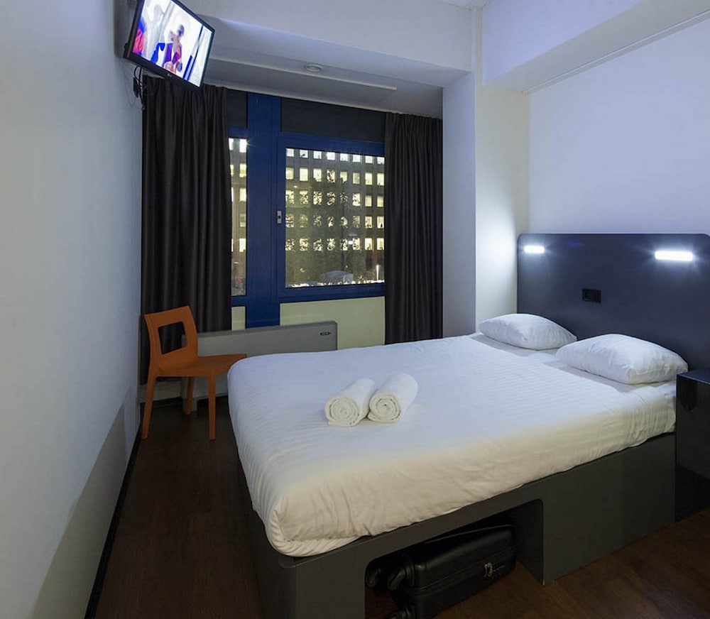 Фото EasyHotel Rotterdam City Centre