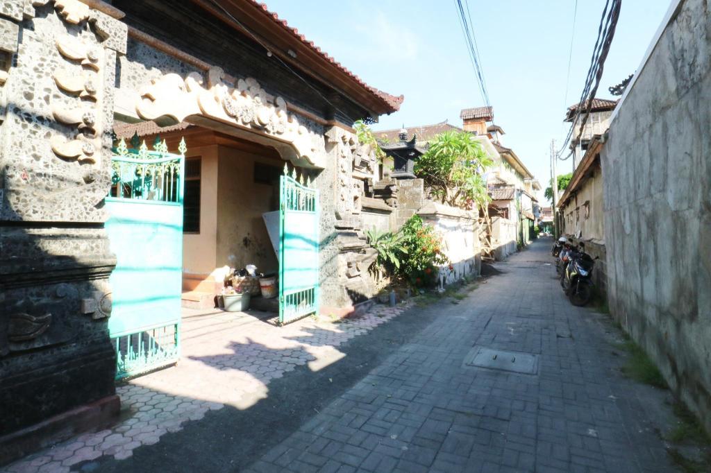 Фото Taman Mekar Beach Inn 2