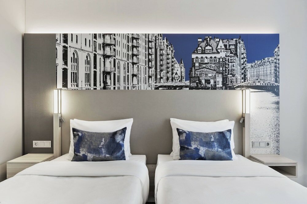 Фото Courtyard by Marriott Hamburg City