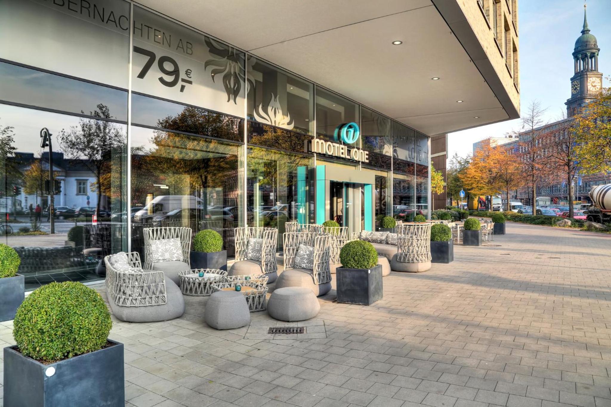 Фото Motel One Hamburg am Michel