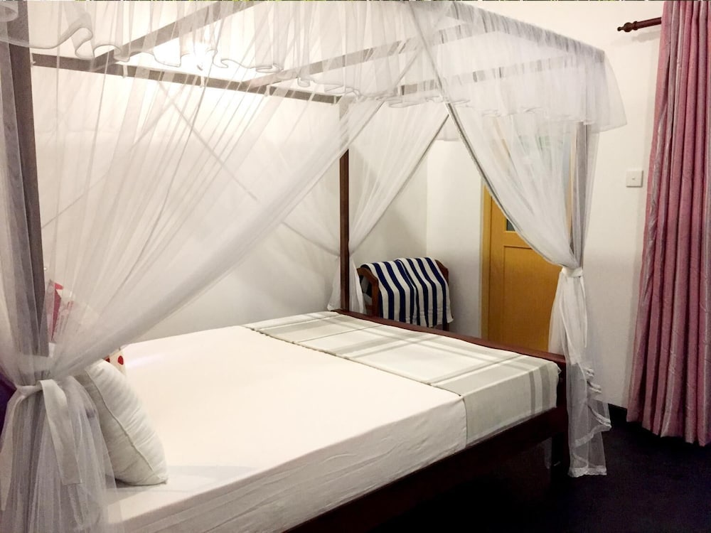 Фото Damith Tourist Inn