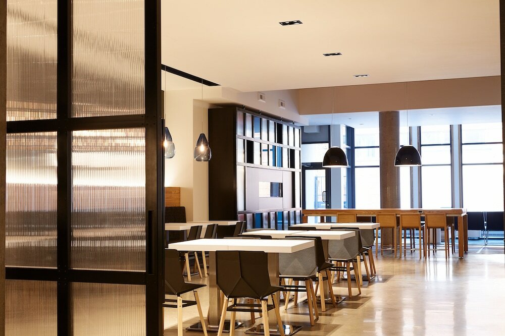 Фото Hotel Le Dauphin Montreal Centre Ville