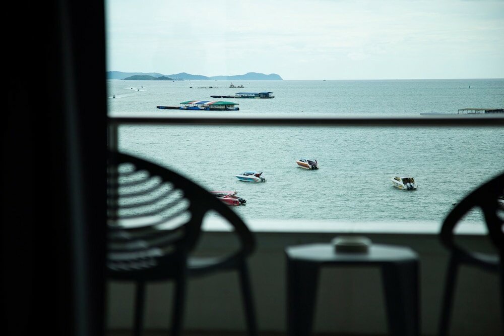 Фото Baboona Beachfront Living