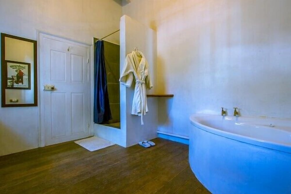 Фото The Barracks