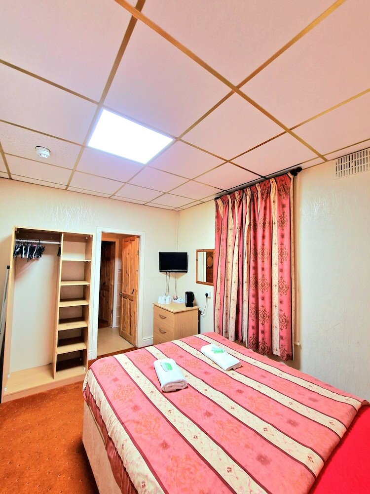 Фото The Albany Hotel