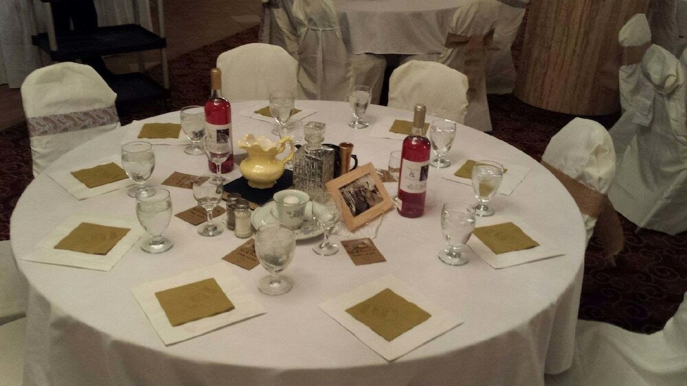 Фото Travelodge by Wyndham Lloydminster