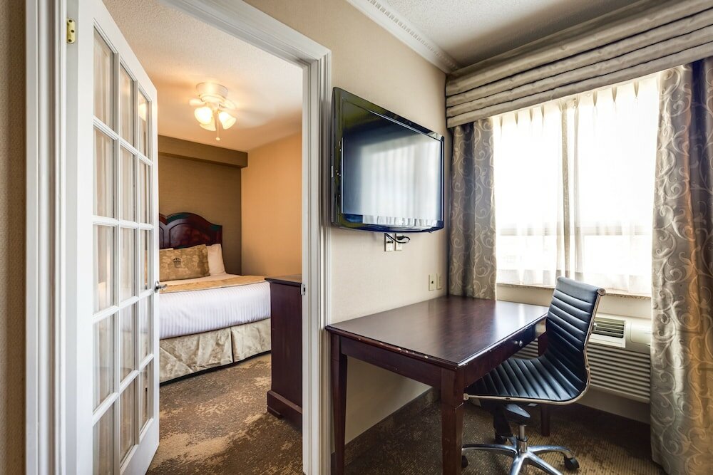 Фото Monte Carlo Inn & Suites Downtown Markham