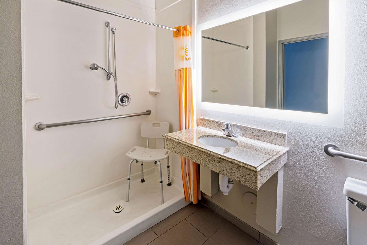 Фото La Quinta Inn & Suites by Wyndham Phoenix I-10 West