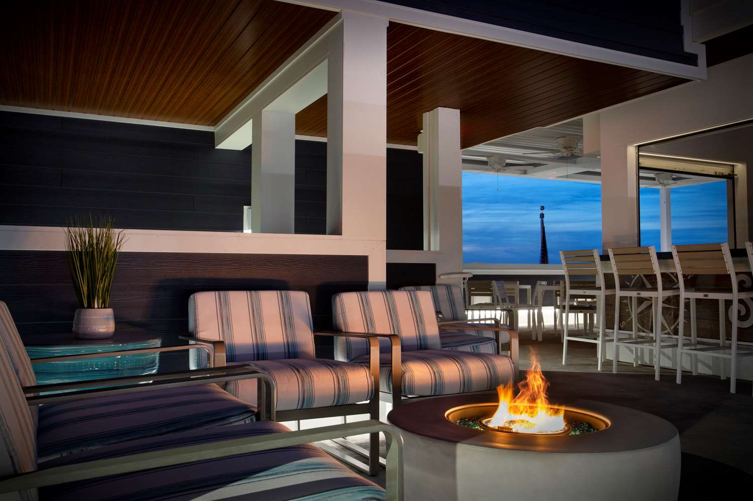 Фото Fenwick Shores, Tapestry Collection by Hilton