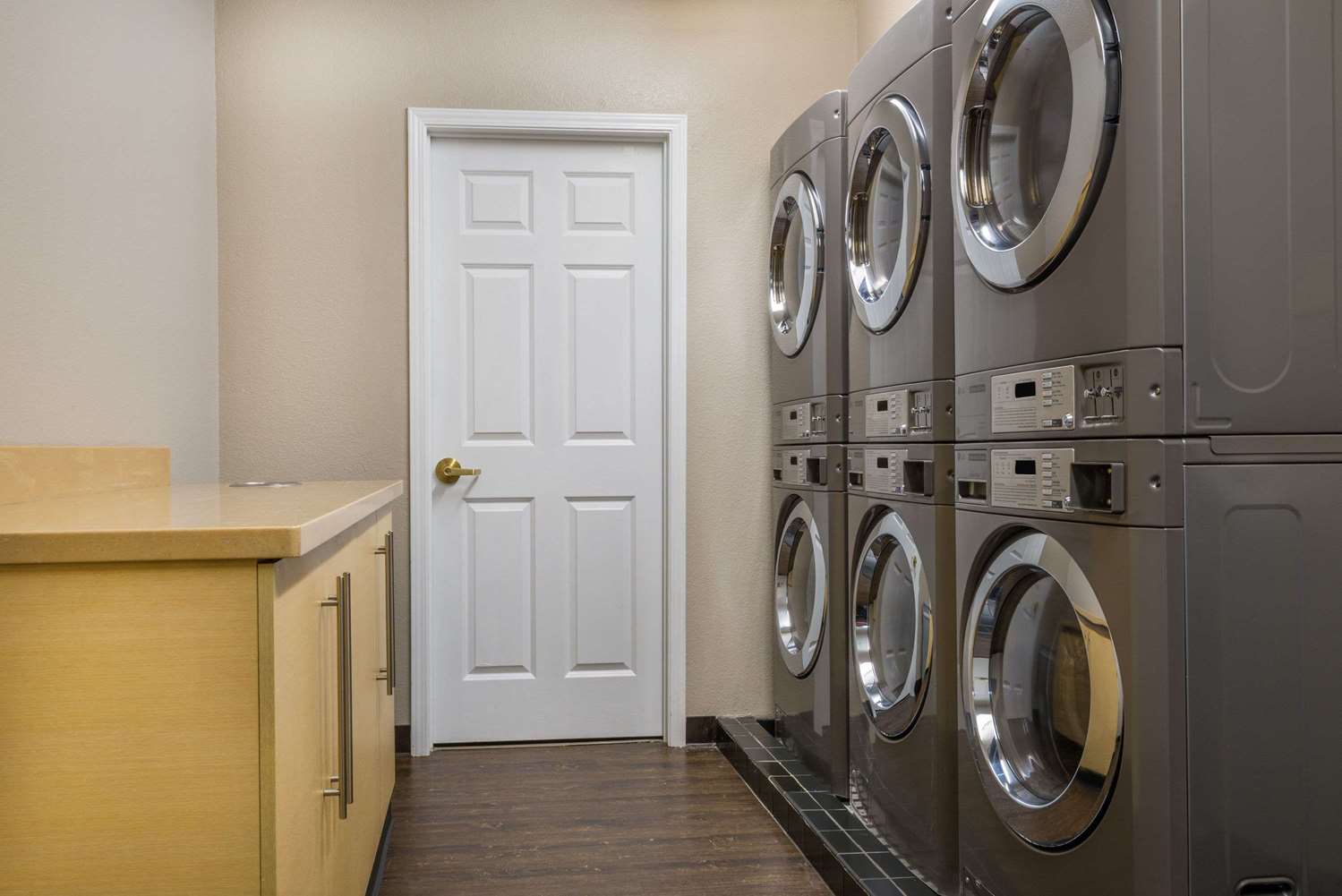 Фото Hawthorn Suites by Wyndham Louisville North