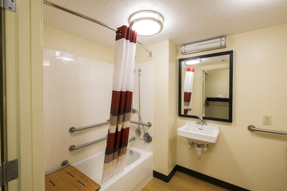 Фото Red Roof Inn San Antonio - Seaworld Northwest