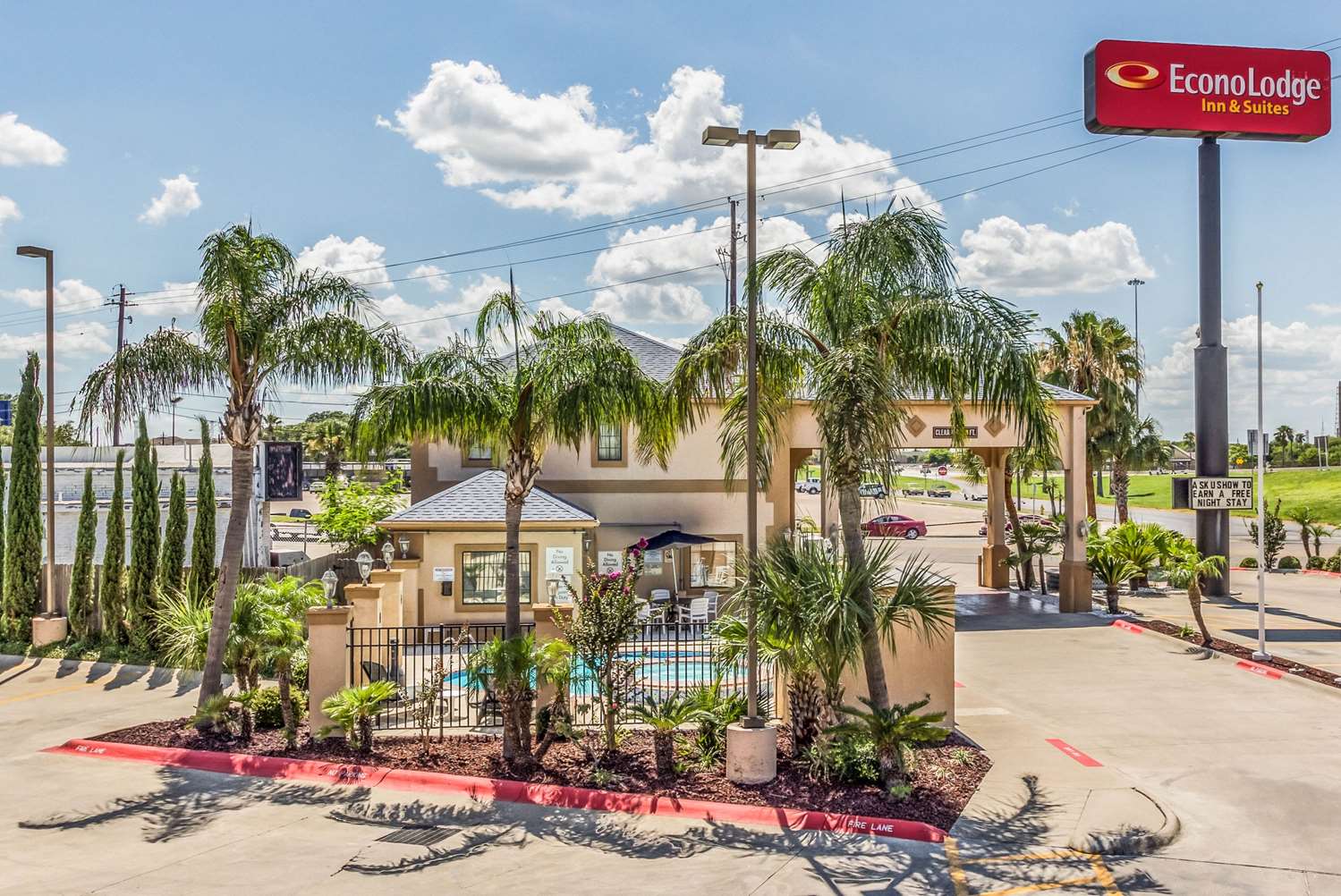 Фото Econo Lodge Inn & Suites Corpus Christi