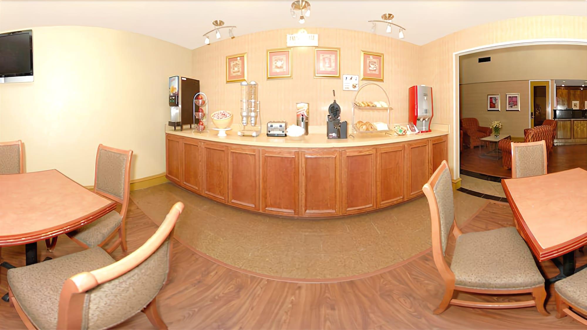 Фото Homegate Studios & Suites San Antonio Fiesta Park