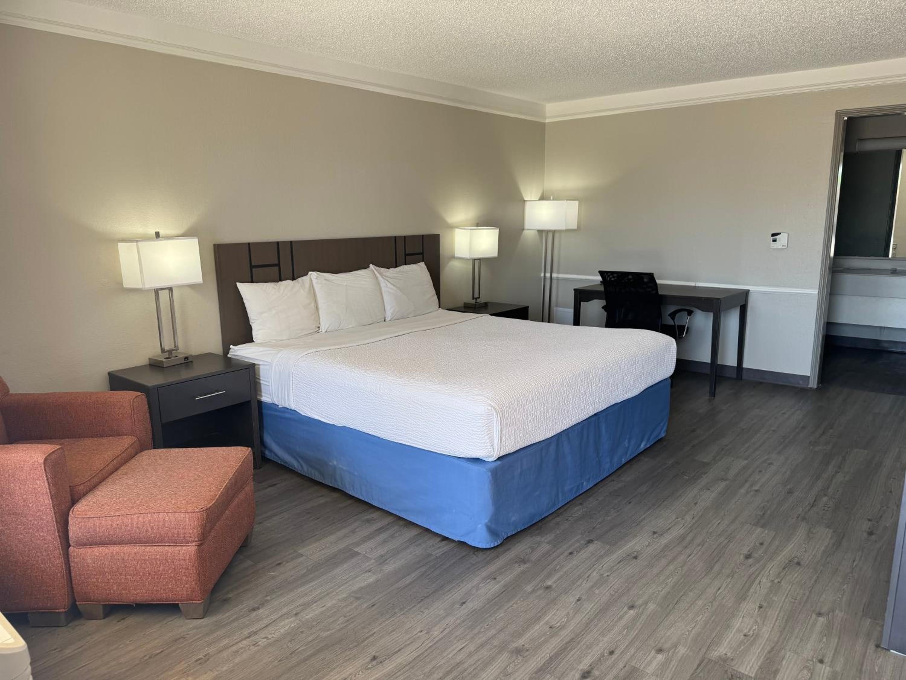 Фото Days Inn by Wyndham Georgetown