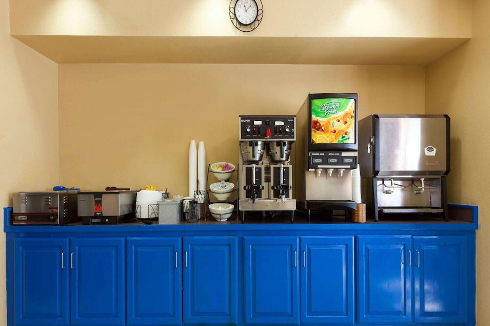 Фото Extend-a-Suites Amarillo West