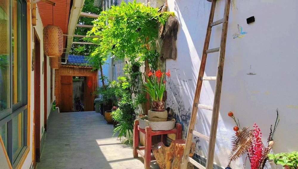 Фото Listening To The Rain Hall Inn