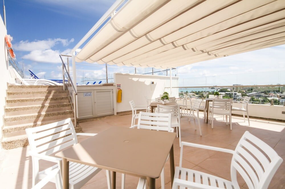 Фото Azure Lofts & Pool Hotel