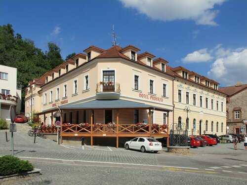 Гостиница Hotel Podhrad в Глубока над Влтавой