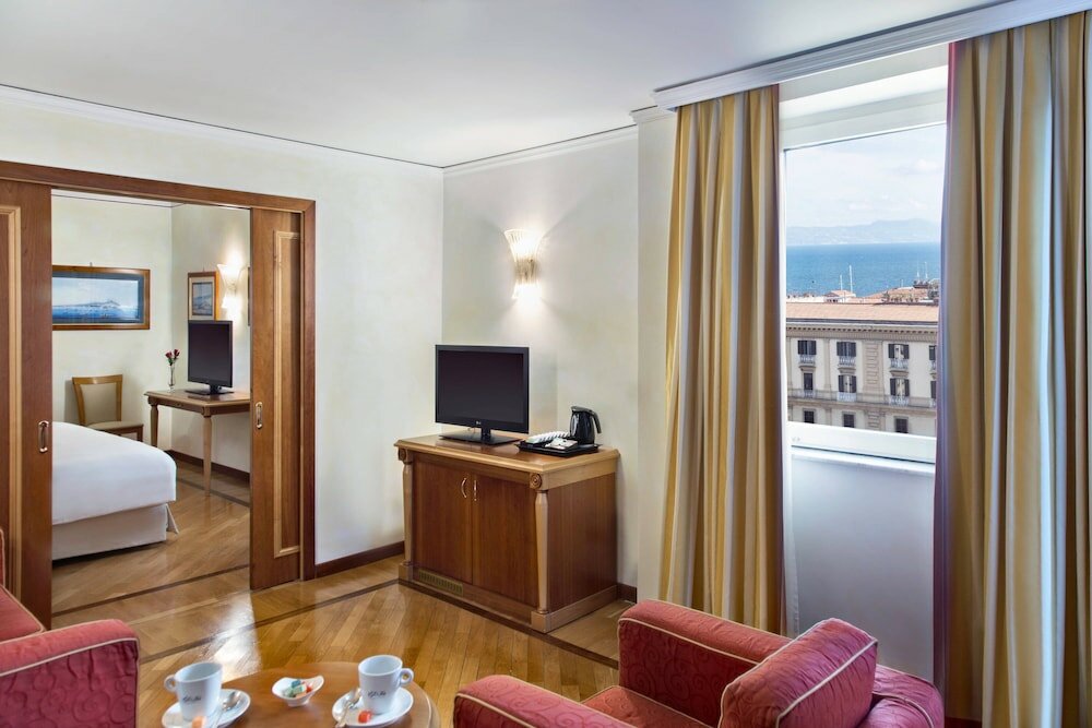 Фото Renaissance Naples Hotel Mediterraneo