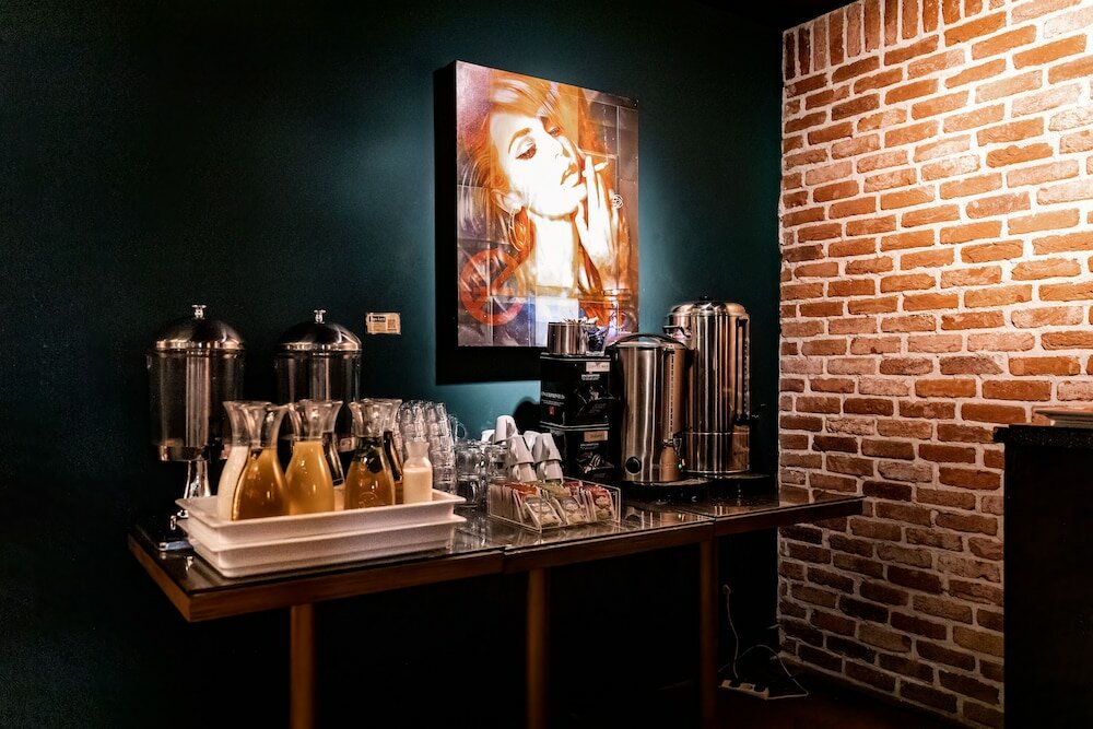 Фото Ambassador City Centre Hotel