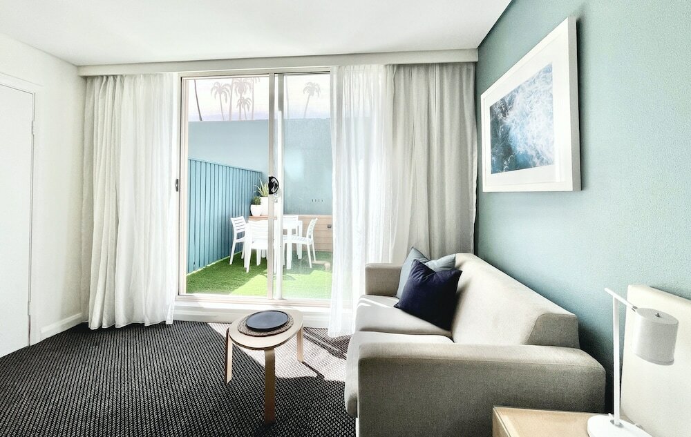 Фото Coogee Sands Hotel and Apartments