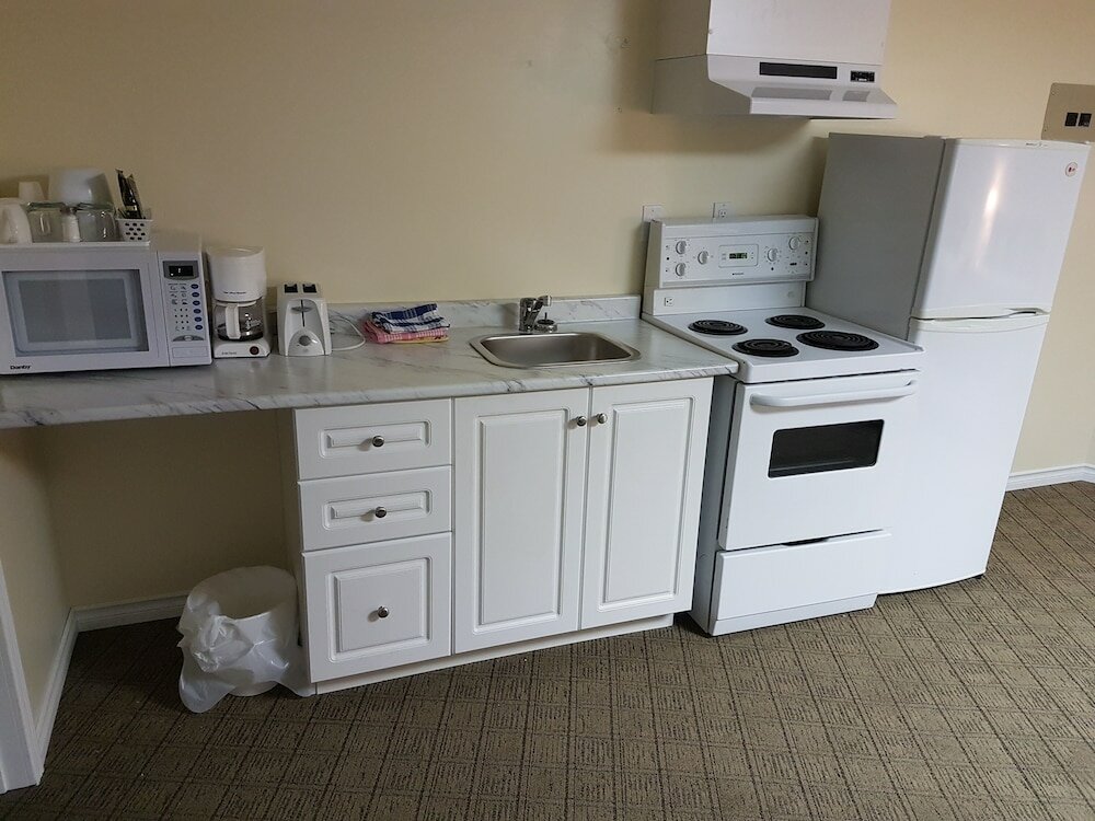 Фото Parkway Motel & European Lodges