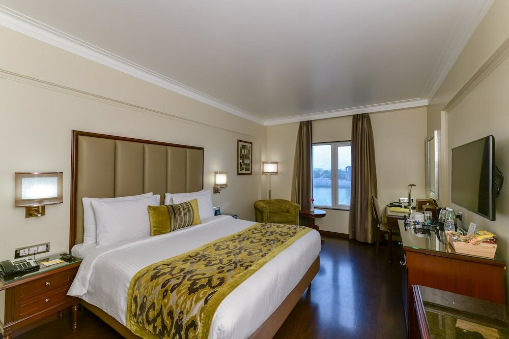 Фото Lemon Tree Premier The Atrium, Ahmedabad