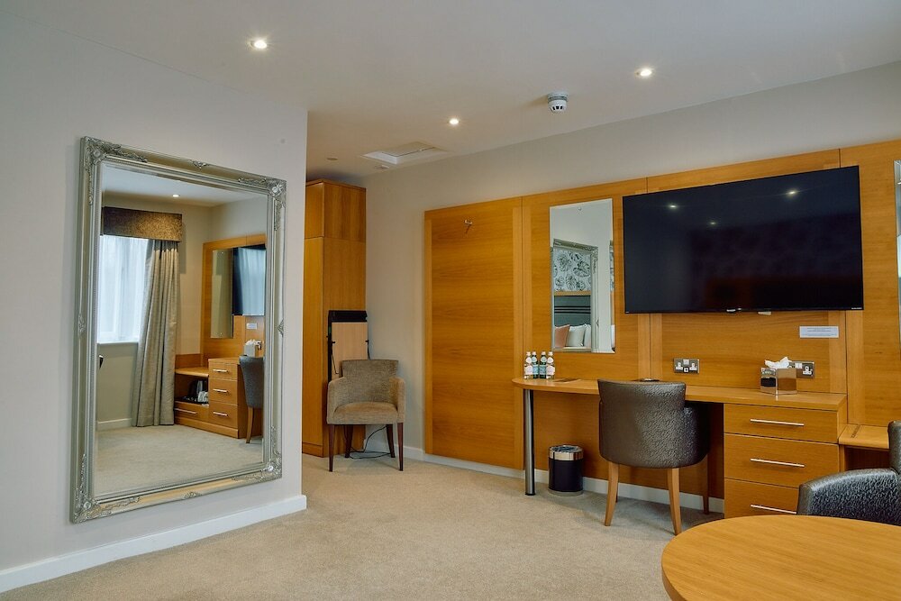 Фото Briar Court Hotel