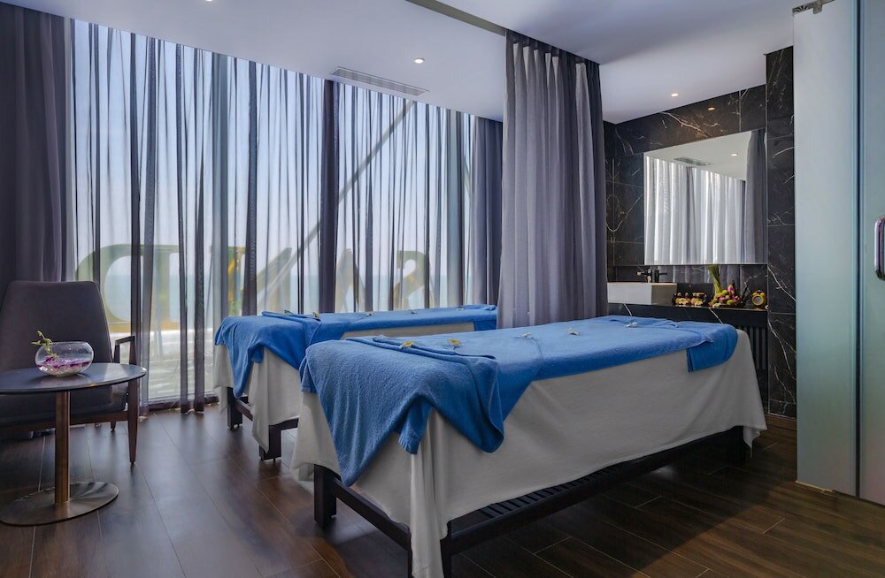 Фото Le Sands Oceanfront Danang Hotel
