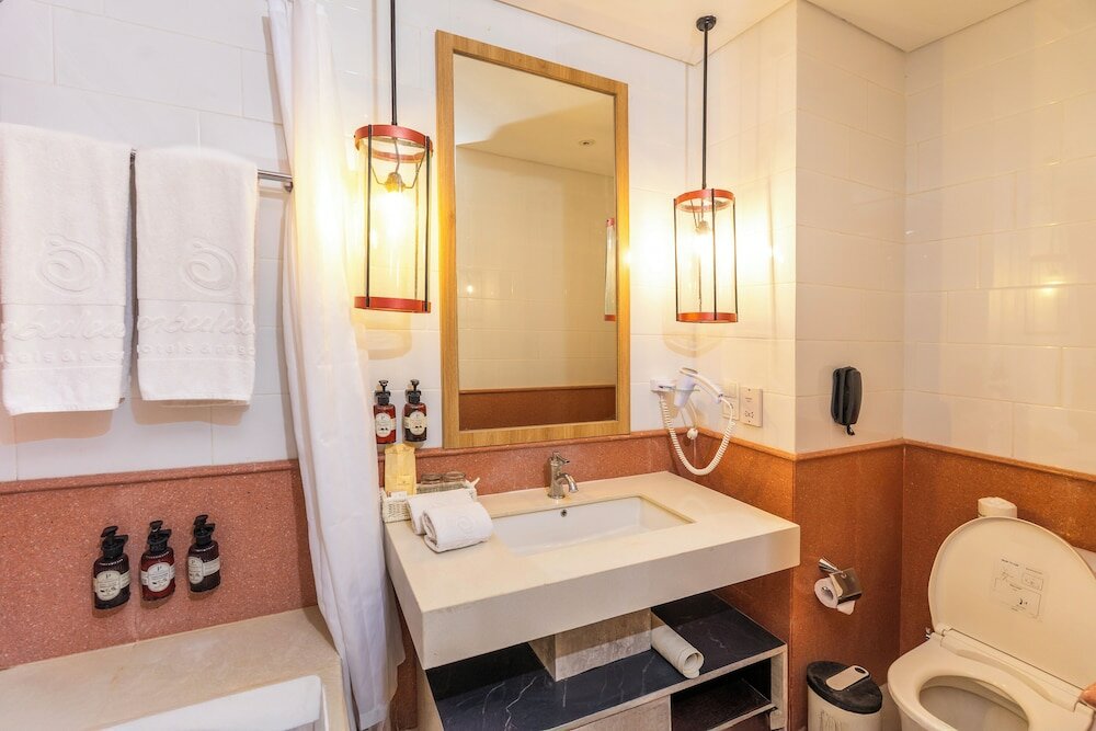 Фото Jambuluwuk Oceano Seminyak Hotel