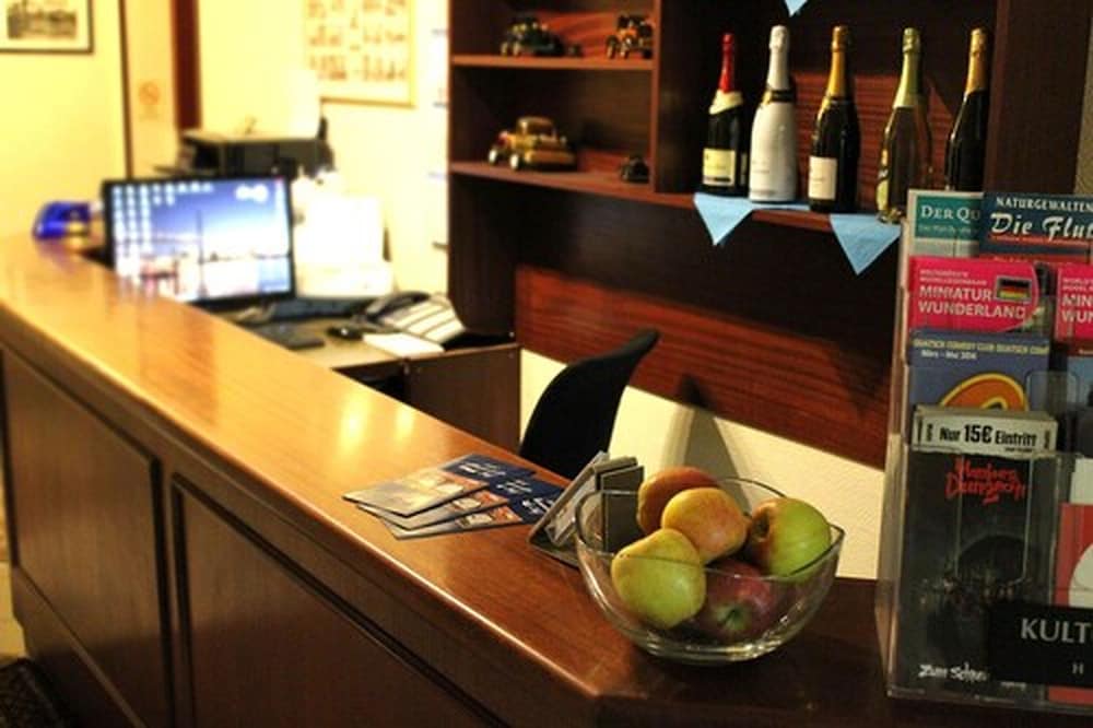 Фото Hotel Altenwerder Hof