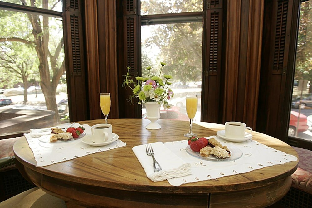 Фото The Morgan State House