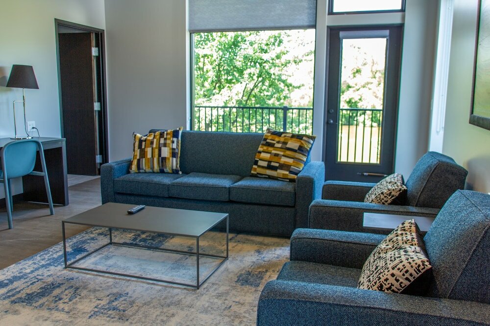 Фото Watershed Hotel