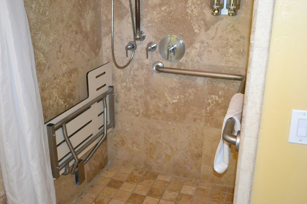 Фото Monterey Peninsula Inn