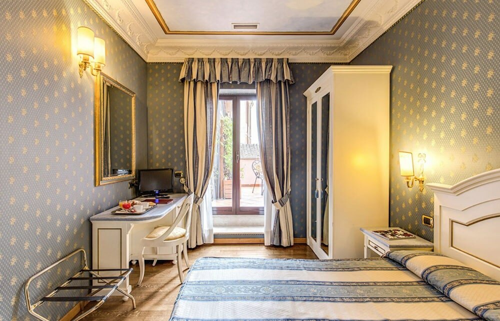 Фото Hotel La Lumiere di Piazza di Spagna