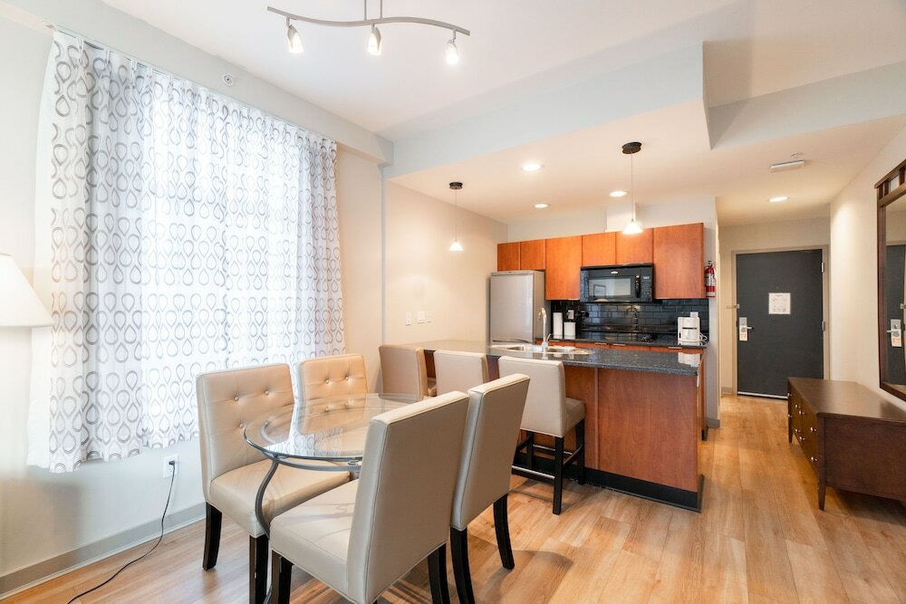 Фото Ocean Promenade Hotel