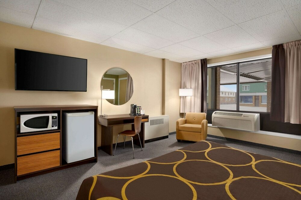 Фото Super 8 by Wyndham Hearst On