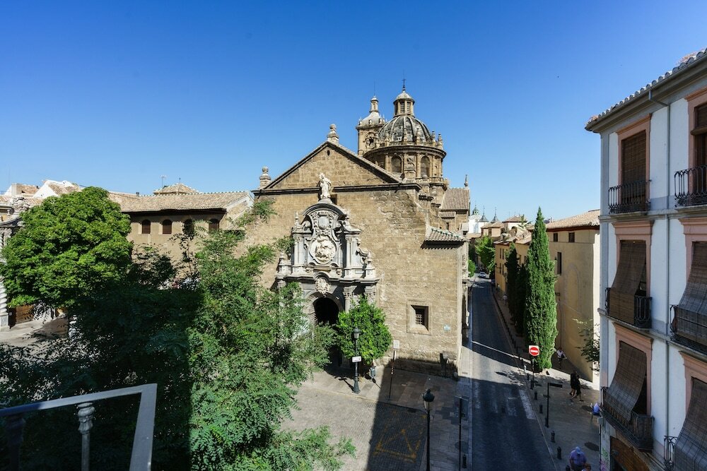 Фото La Perla Granada Suites