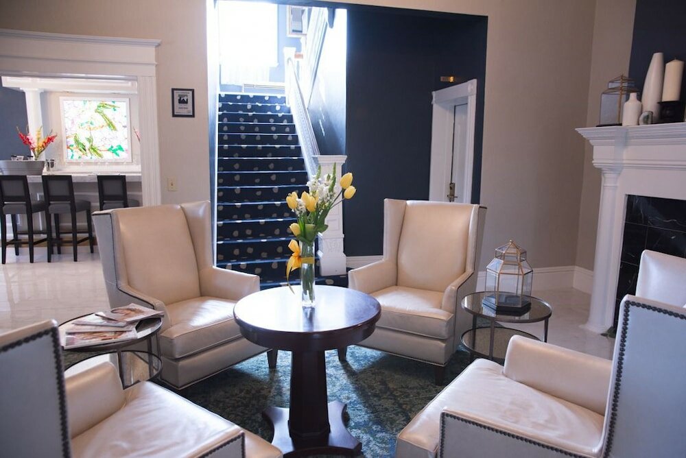 Фото The Sterling Hotel