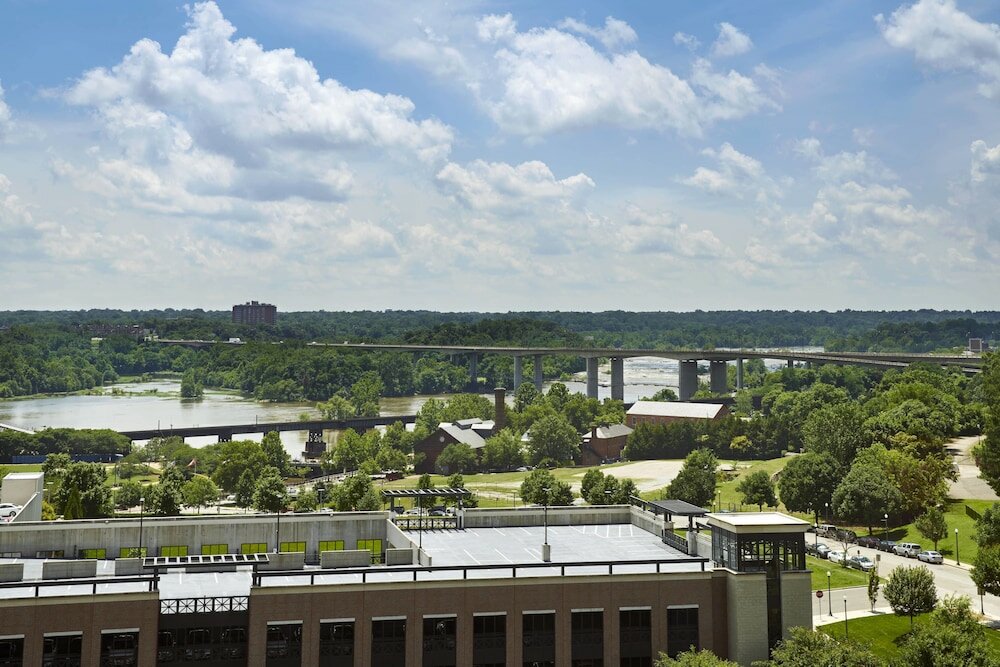 Фото Delta Hotels by Marriott Richmond Downtown