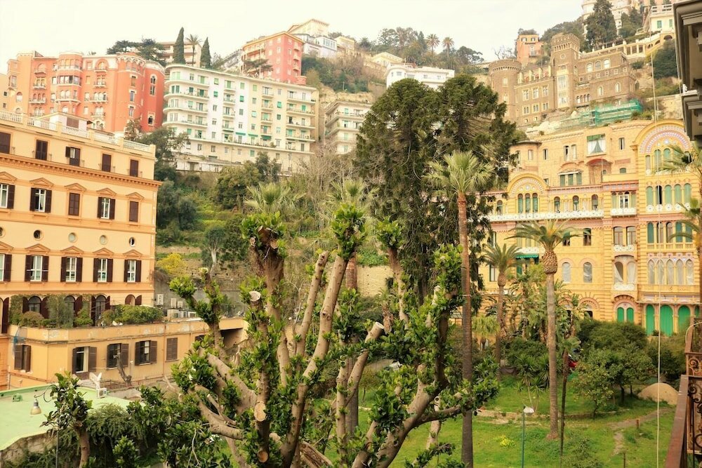 Фото Amedeo Square