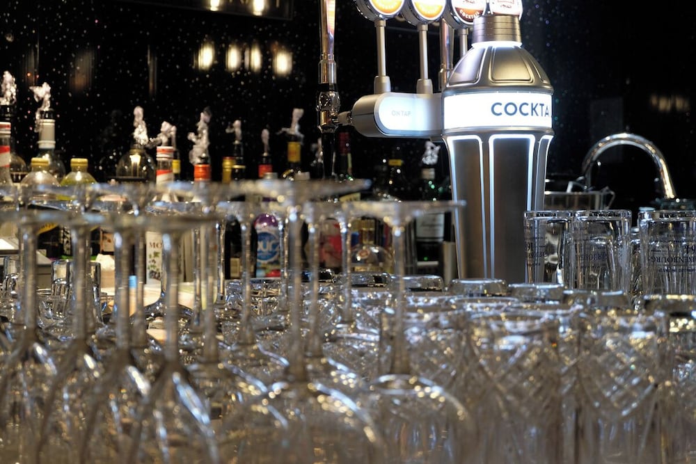 Фото The Lawns Hotel