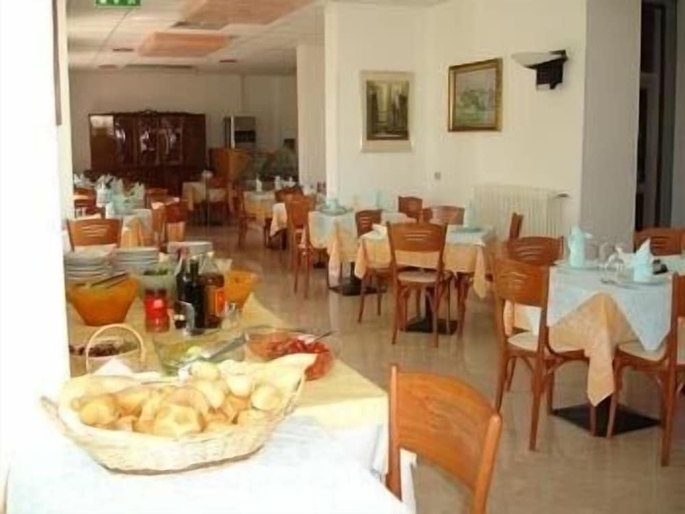 Фото Hotel Marylise