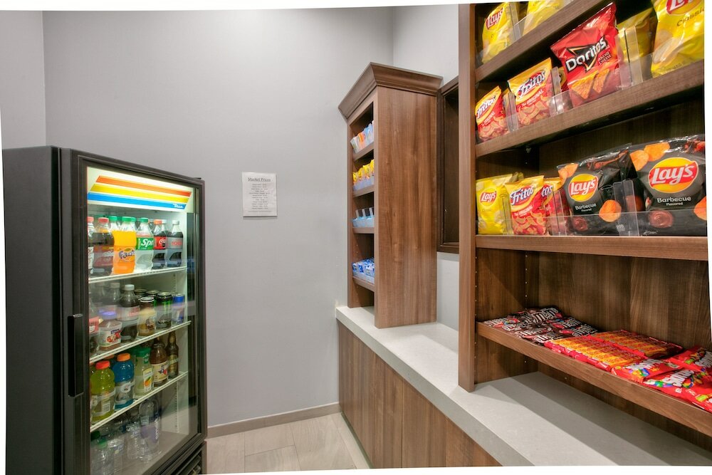 Фото Holiday Inn Express & Suites North Dallas at Preston, an Ihg Hotel