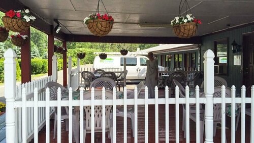 Внешний вид отеля Pleasant Valley Motel West Stockbridge в Уэст-Стокбридже, фото 4