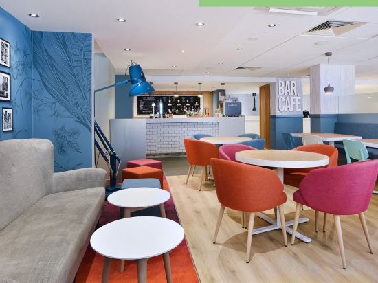 Фото Travelodge Edinburgh Central